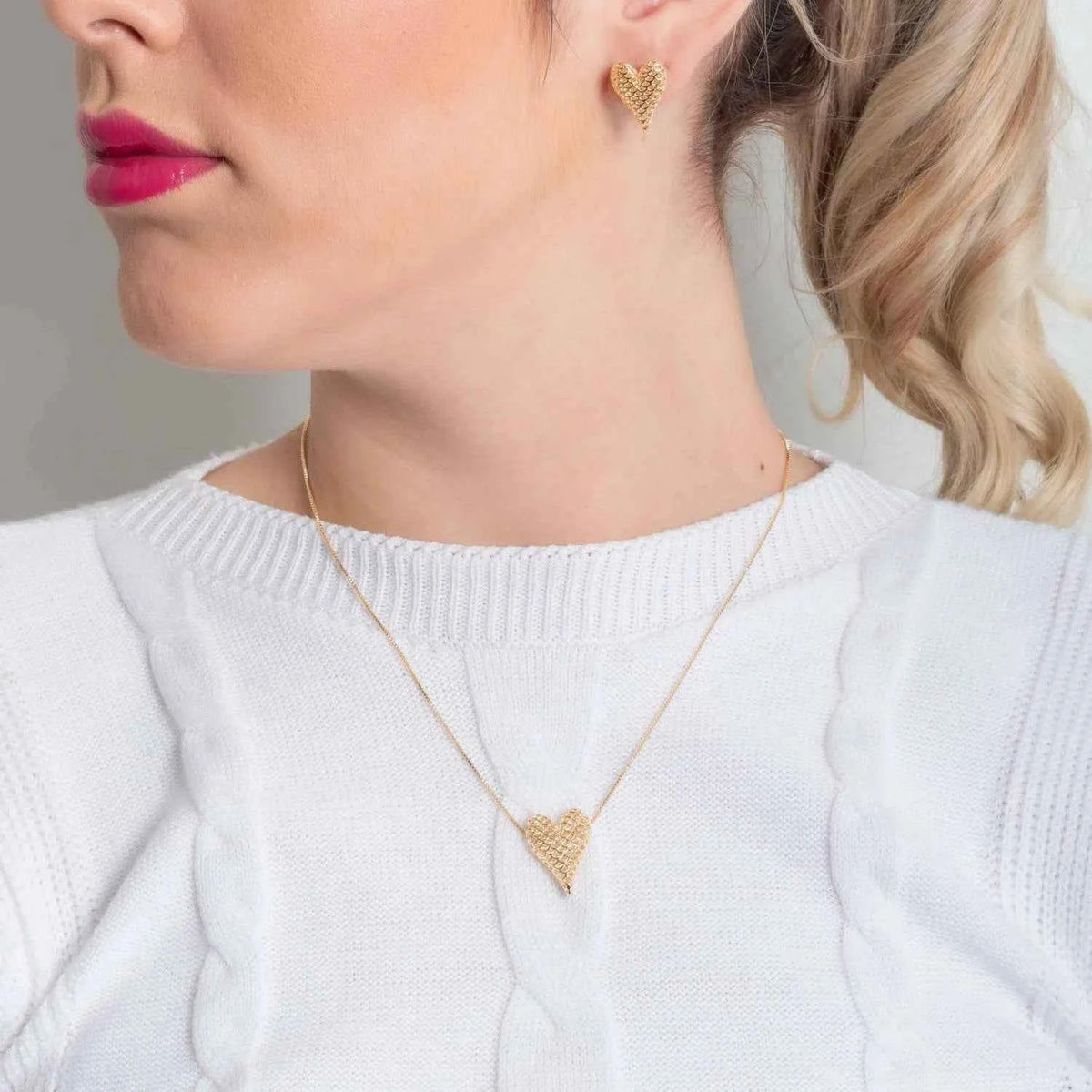 CONJUNTO DE CORAÇÃO DETALHADO (45CM+5CM) BANHO OURO 18K