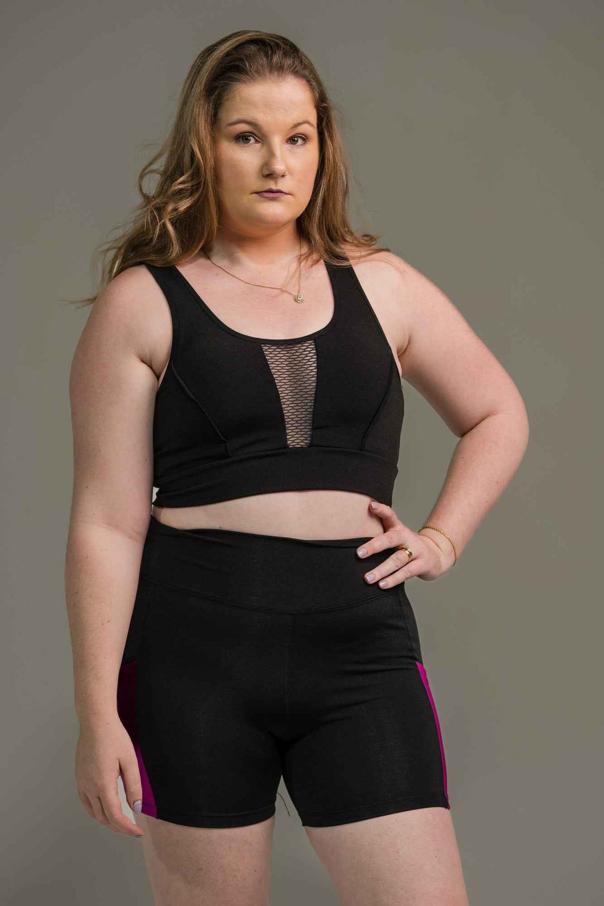Short Feminino Meia Coxa com Bolso